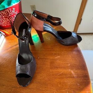 Charles David peep toe leather pumps 4.5 in heel ankle strap size 10